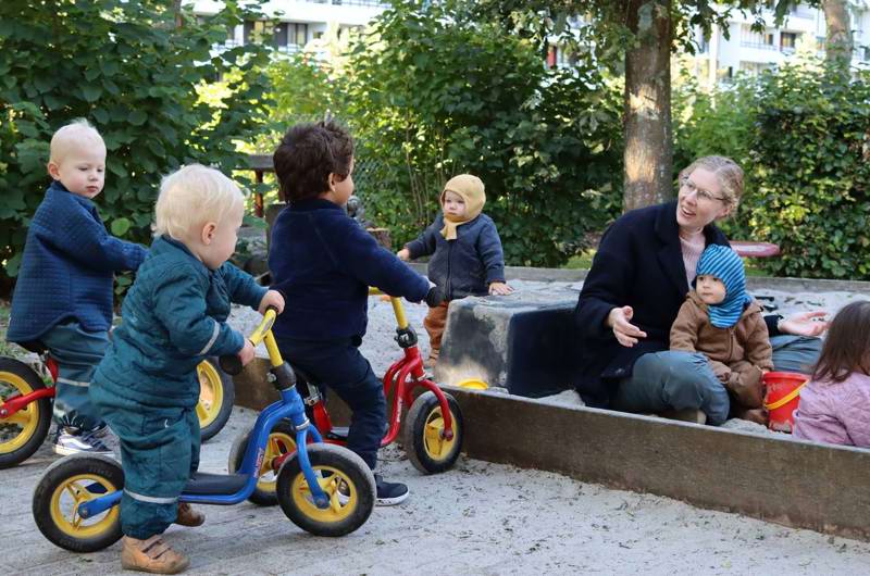 Se hvor gode vi er til at cykle - vi voksne deler børnenes glæde over at kunne selv