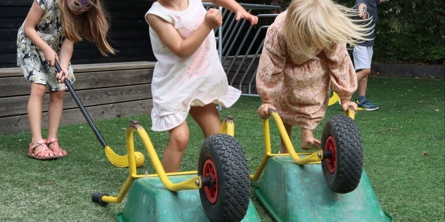 Boldbanen kan bruges til alt fra fodbold, løb, hockey til at danse oven på en trillebør - der er masser af fantasi i Haven