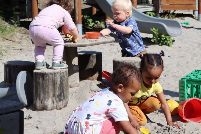 Vi hjælper børnene med at få relationer, så de har nogen at lege med.