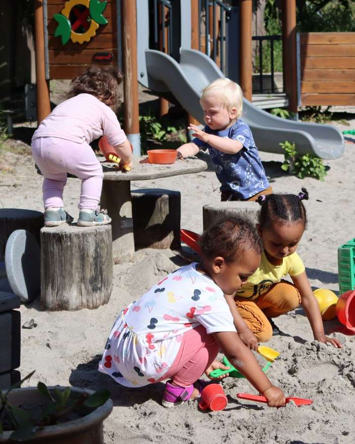 Vi hjælper børnene med at få relationer, så de har nogen at lege med.