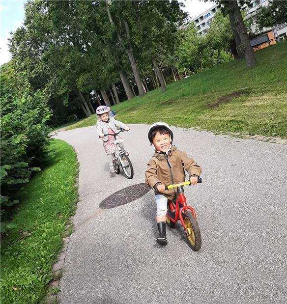 Hvert år cykler de ældste børn rundt om Brabrandsøen - så der trænes trafikregler og stærke ben inden, for det er en lang tur