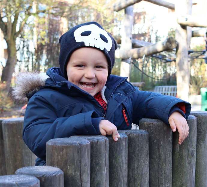 Vi leger meget ude på vores legepladser - vil du være med?