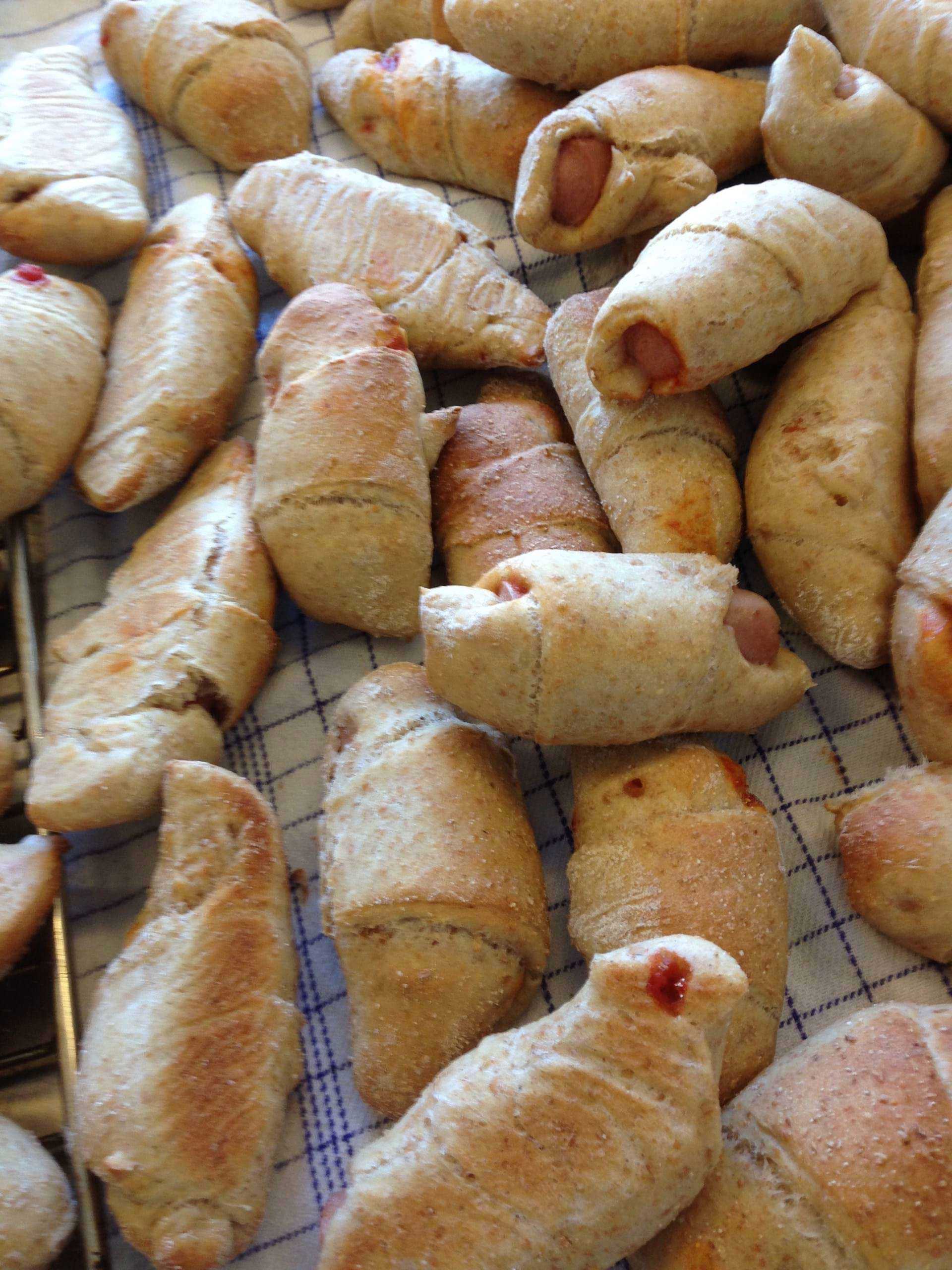 Friskbagte pølsehorn